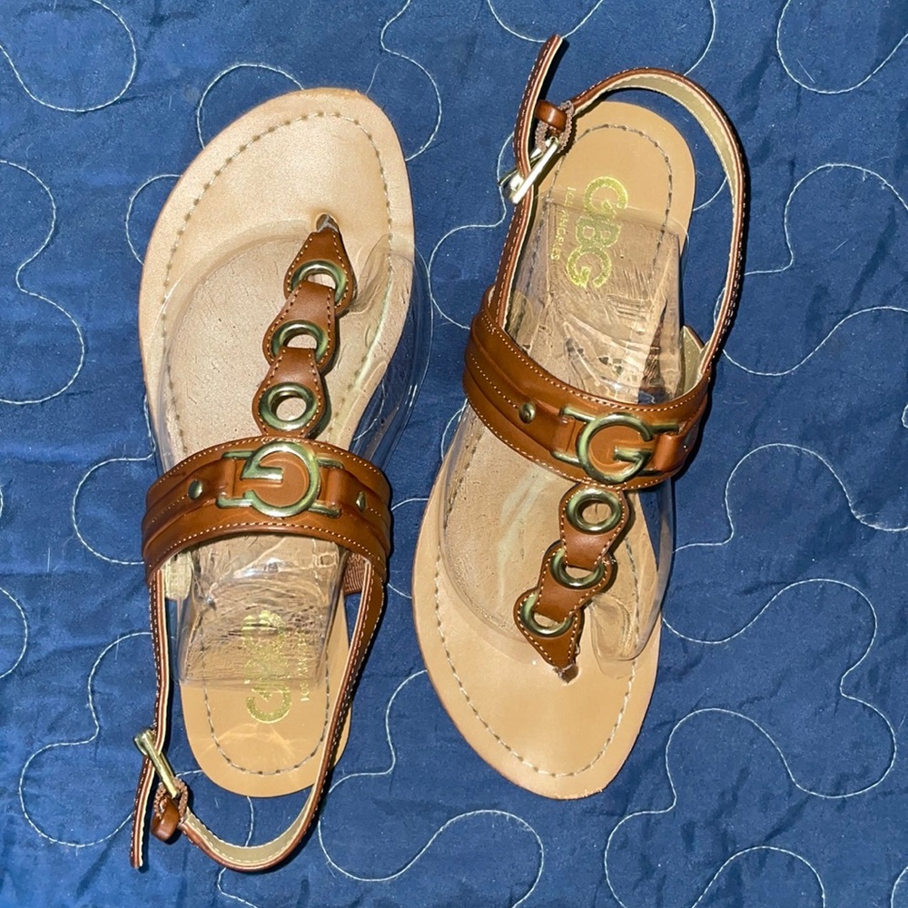 GUESS GBG tan and gold ankle strap sandals 6